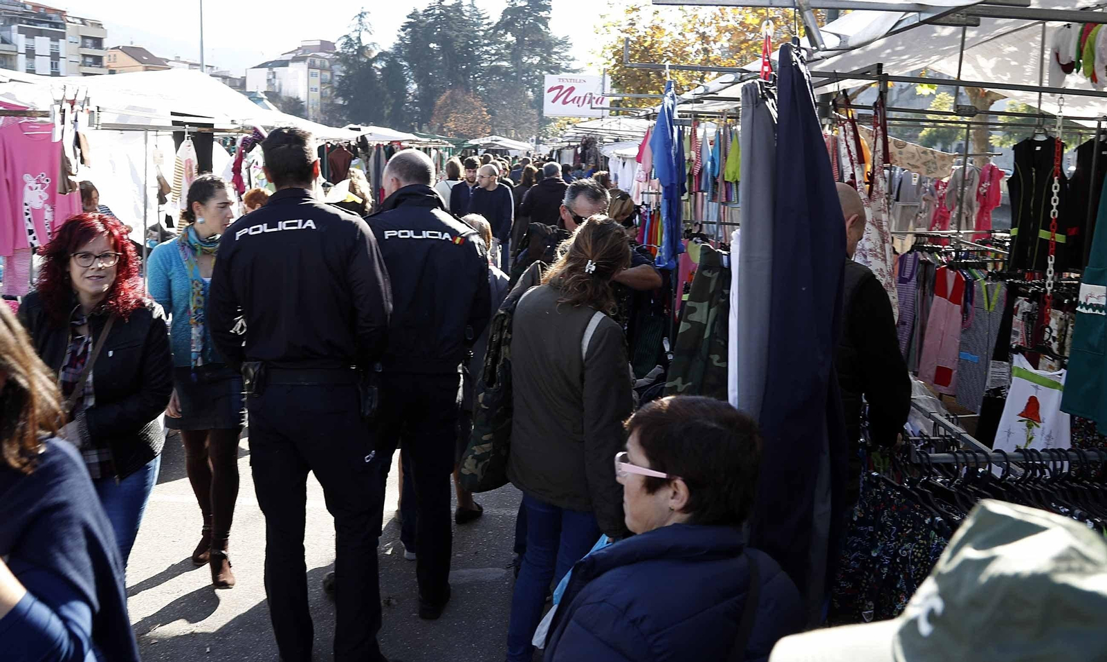 Pese a la presencia policial entre los feriantes, los robos al descuido fueron muy numerosos con aluvión de denuncias. // JV Landín
