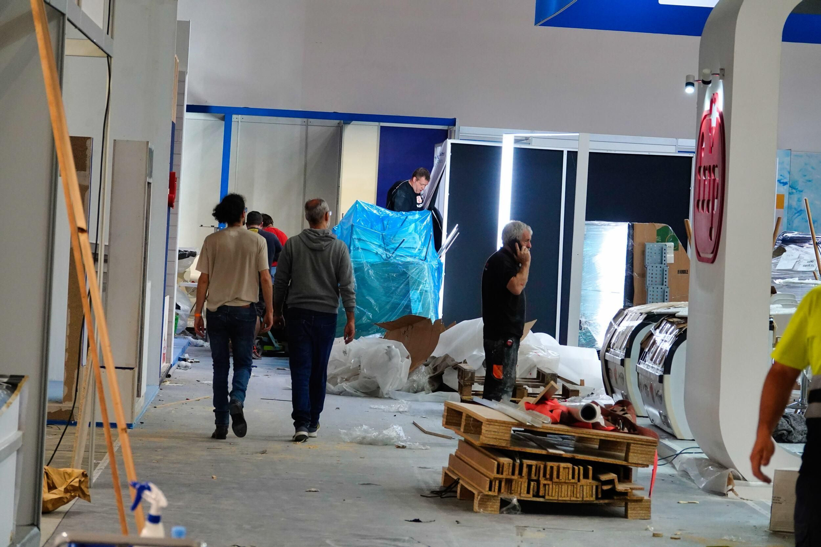 Montaje de la feria de Conxemar en el Ifevi.