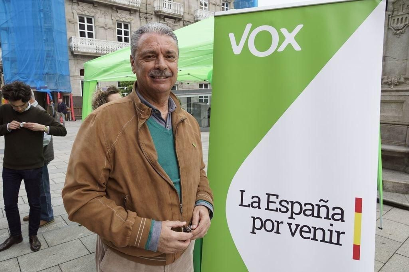 Antonio Budiño, en la plaza de la Constitución de Vigo.