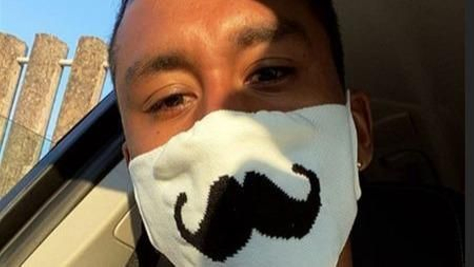 Renato Tapia colgó en sus redes sociales esta imagen junto a las instalaciones de A Madroa.