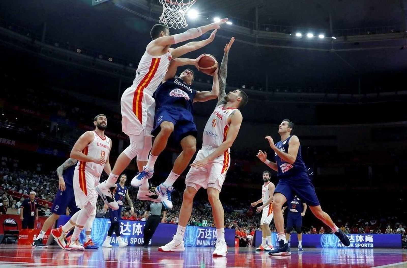 La defensa española volvió a ser diferencial contra Serbia.