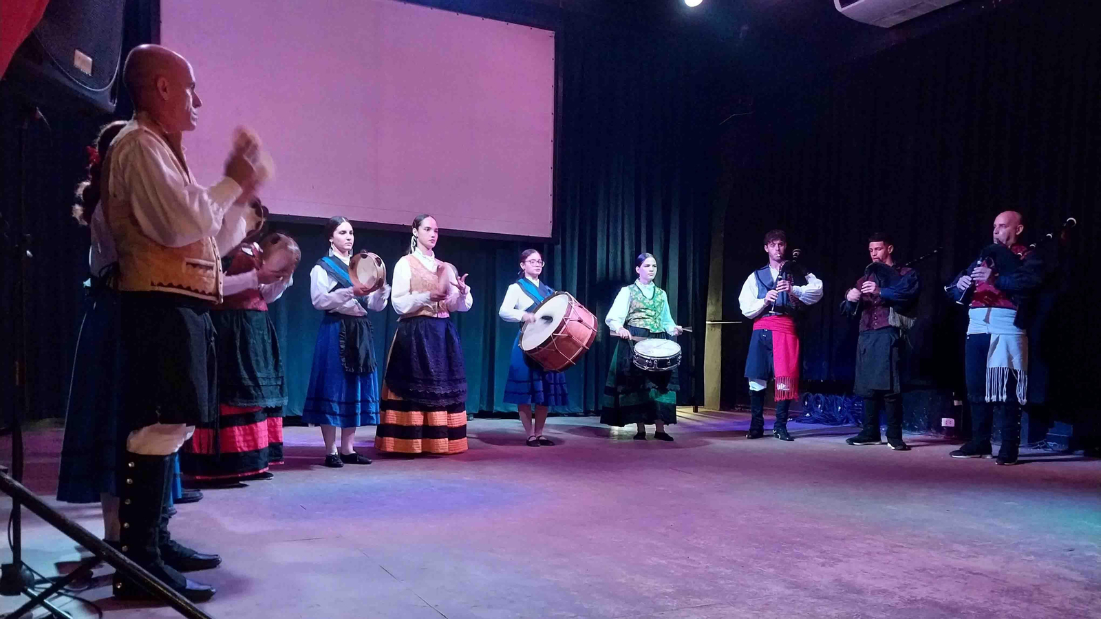 La Agrupación Artística Gallega, fundada el 23 de septiembre de 1919 cumplió 103 años de vida asociativa