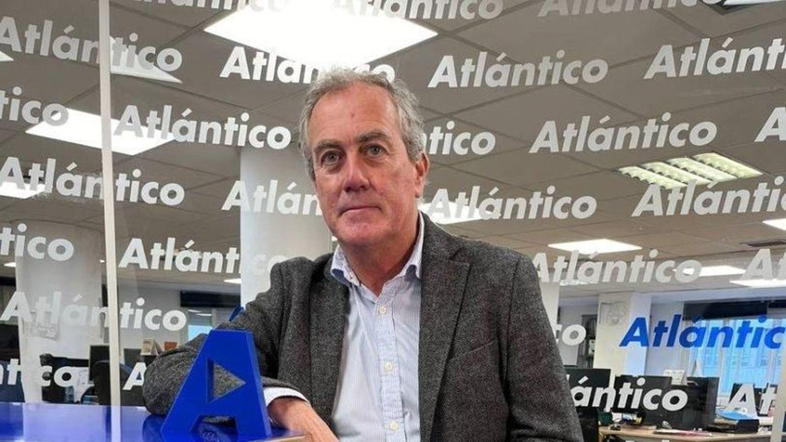 Juan Louro, en el set de Atlántico TV.