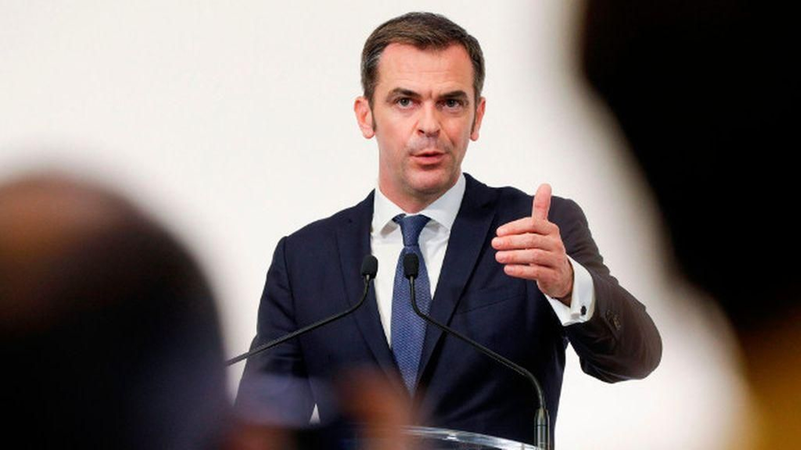 El actual ministro francés de Sanidad, Olivier Véran, uno de los investigados por su gestión de la pandemia.