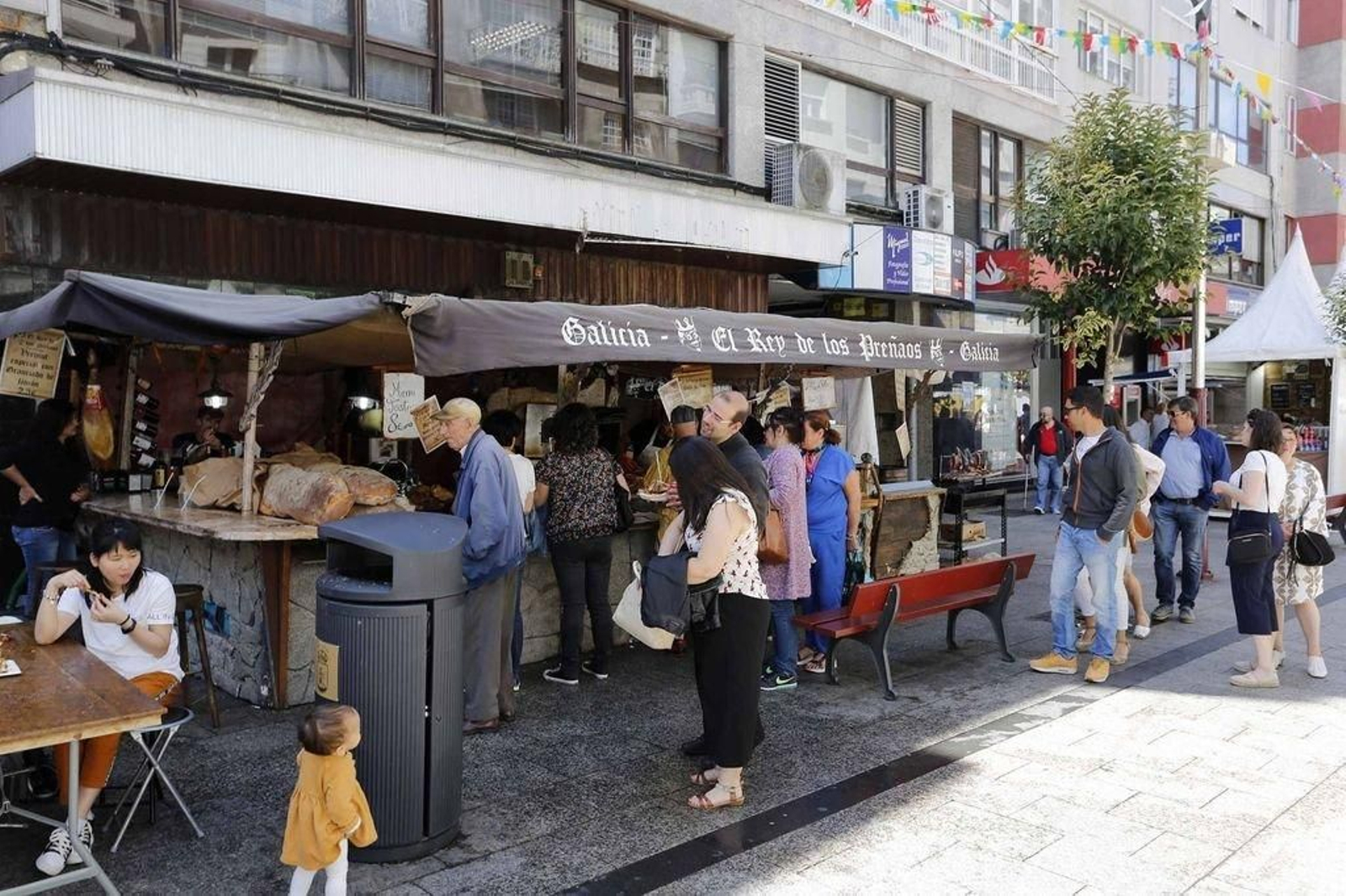 Los puestos de comida estuvieron muy concurridos en el Calvario.