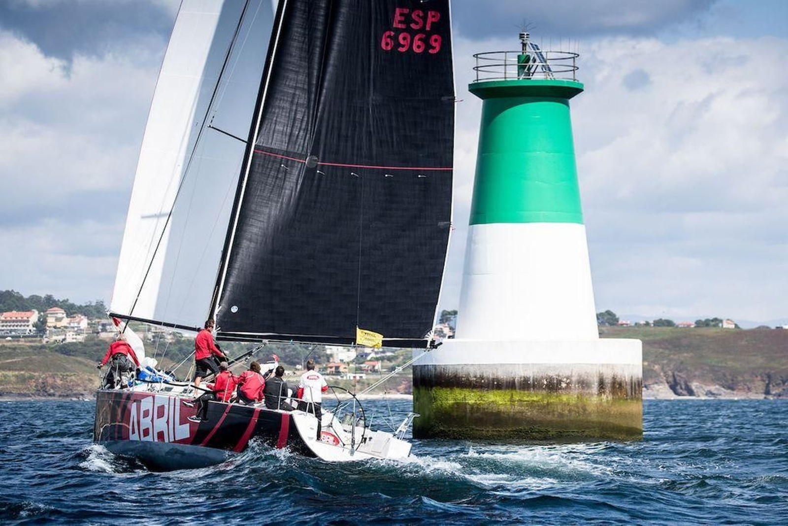 El crucero del Náutico de Vigo ha ganado las dos etapas disputadas hasta el momento en la Rías Baixas.