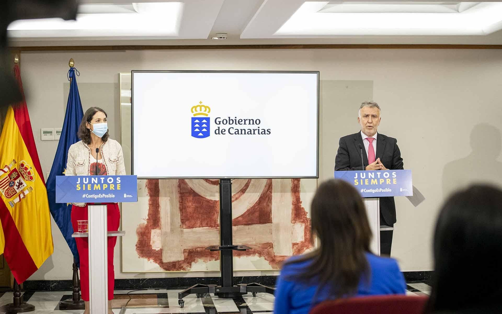 El presidente de Canarias, Ángel Víctor Torres con la ministra de Industria, Comercio y Turismo, Reyes Maroto