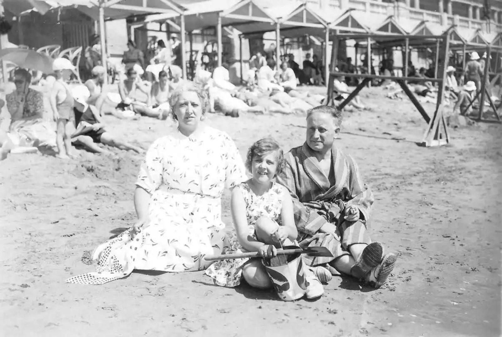 Rodolfo Prada disfrutando de un día de playa en familia.