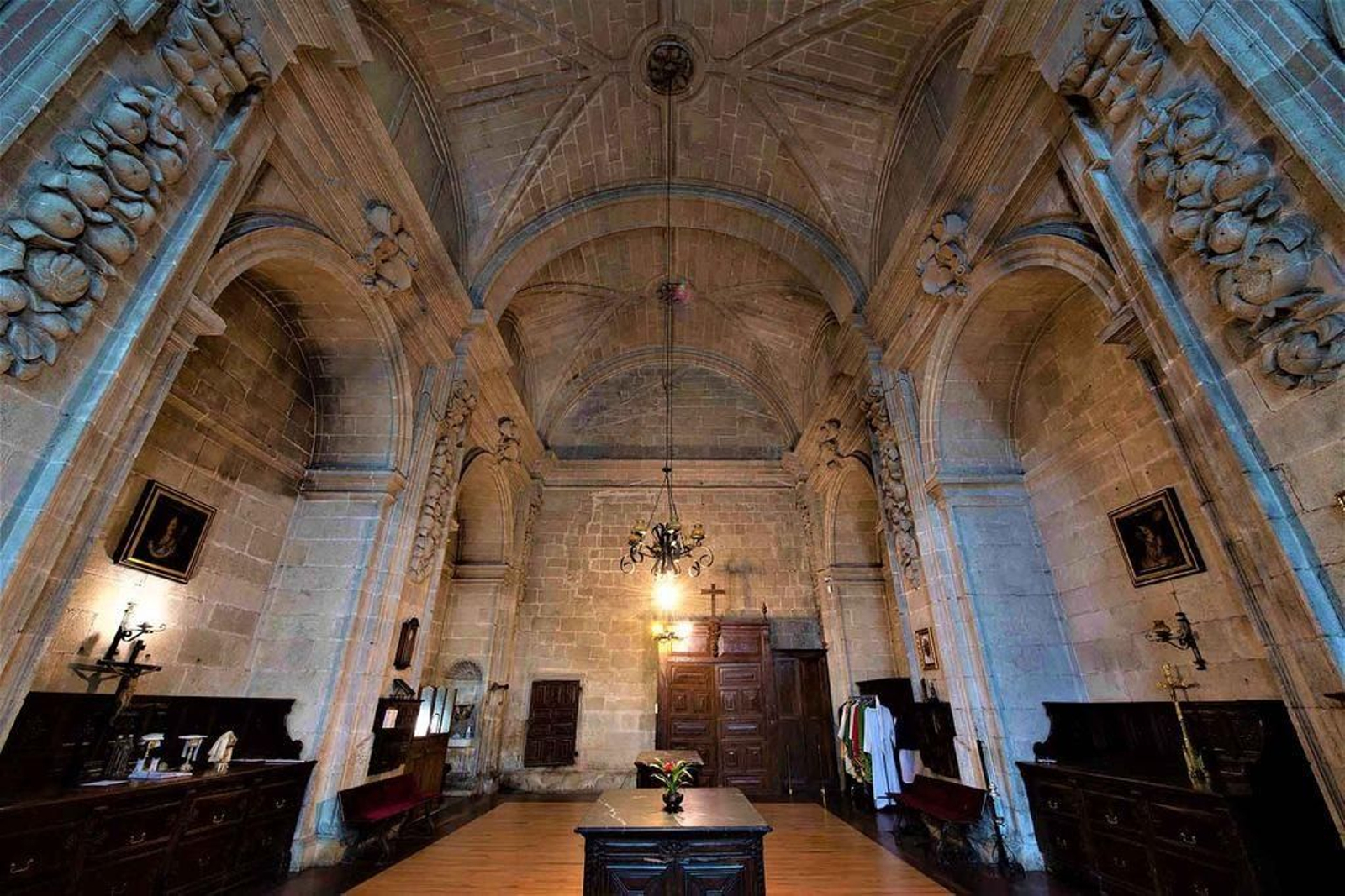 La sacristía de la catedral de Lugo es uno de los legados que dejó este arquitecto del barroco en las iglesias gallegas.