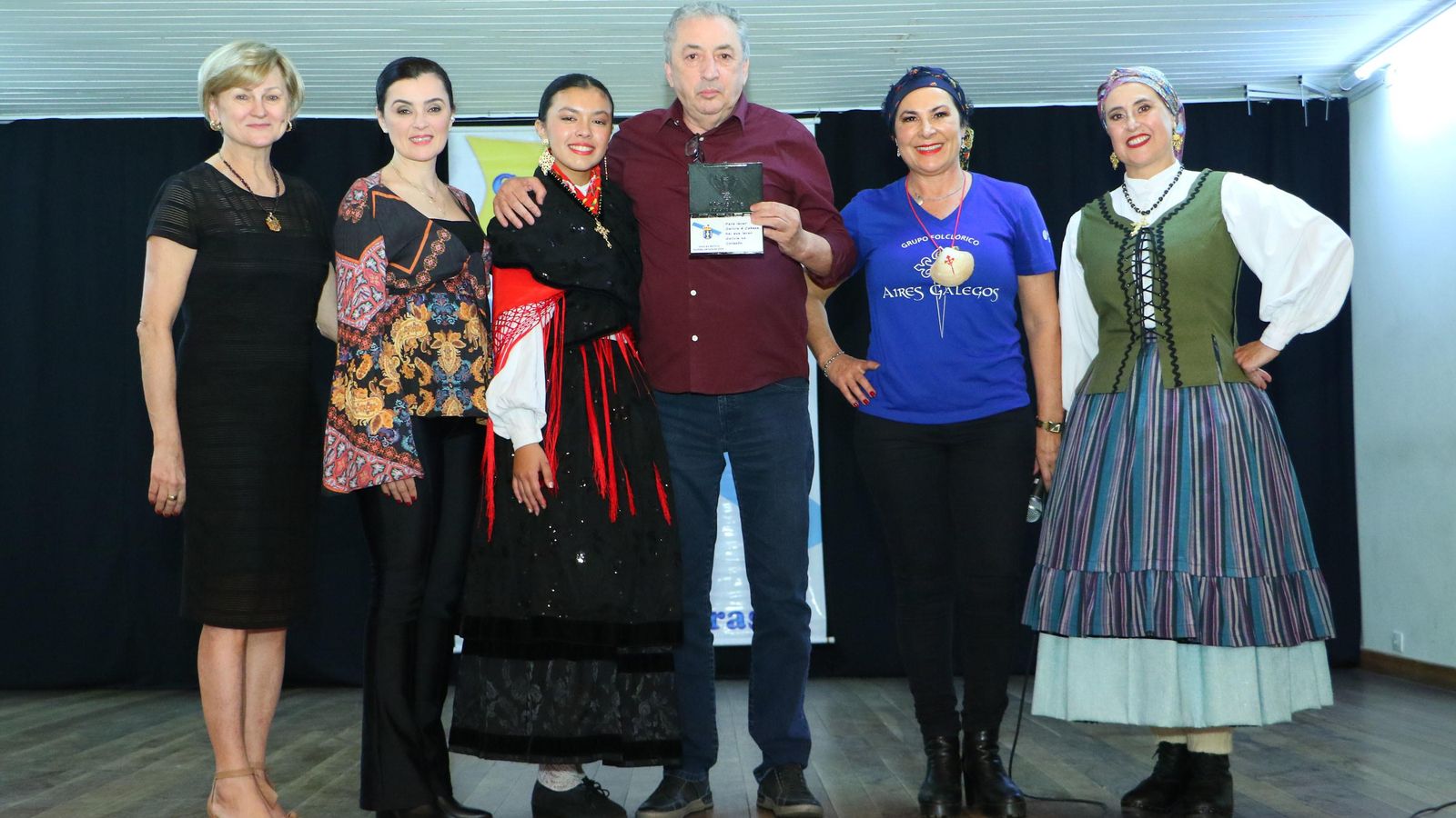 Maria H. Theiss, Patricia Monteagudo Theiss, Daniela Kakuda Monteagudo, Delmiro Monteagudo Pichel (homenajeado) Maribel Mariño, Presidente Casa de Galicia, Blanca Hernando Barco, Cónsul de España