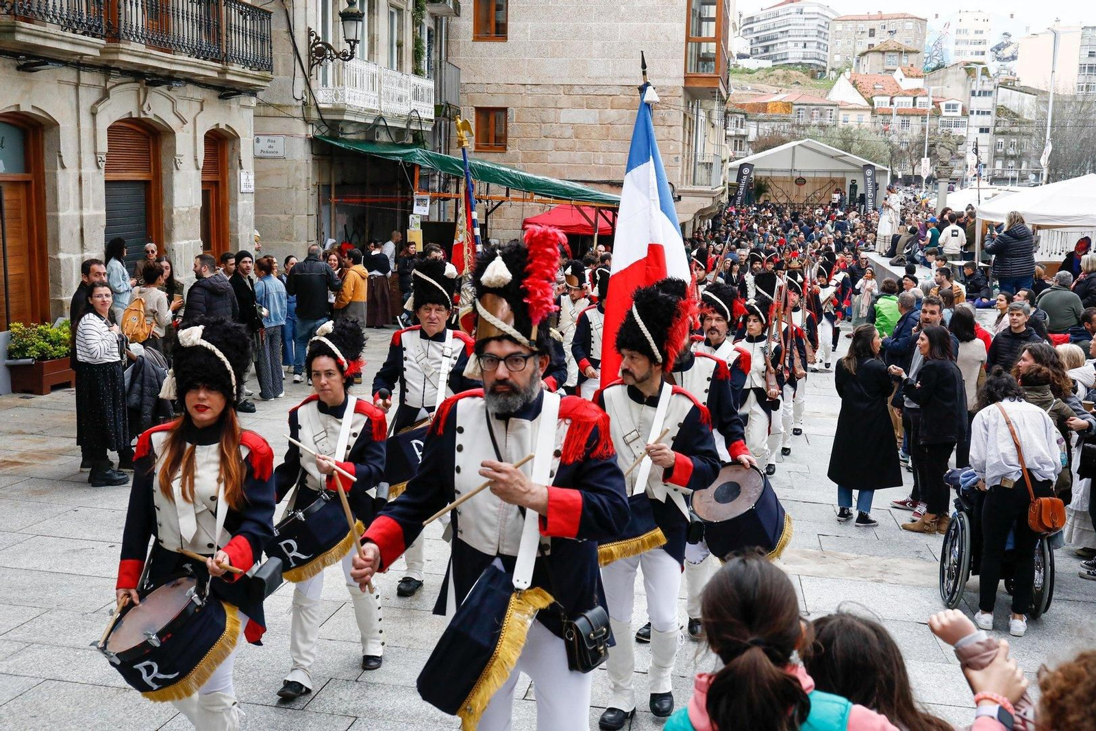 Asalto ao carro na praza do Berbes // Foto J. Santome