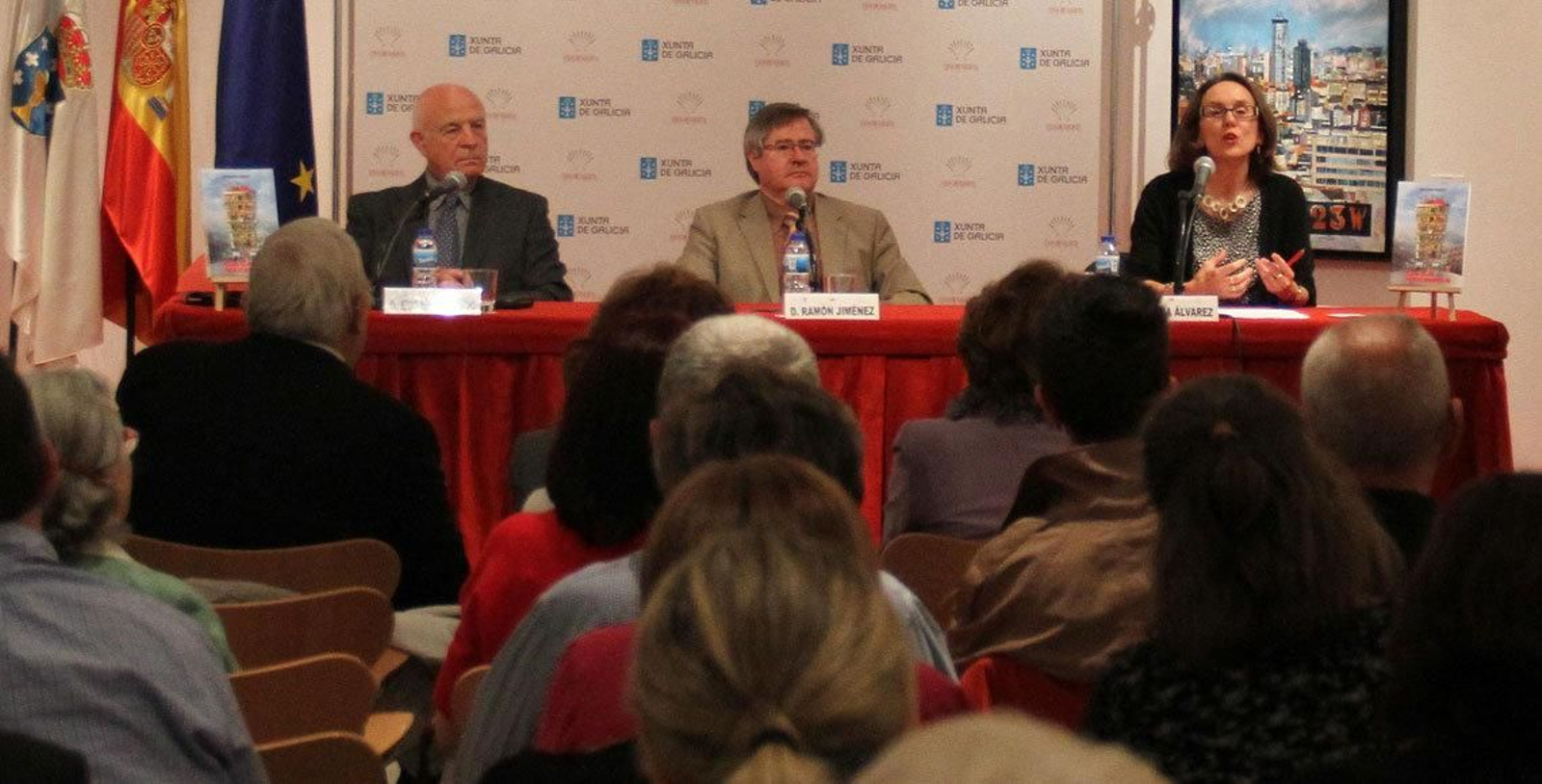 El público abarrotó el salón de actividades con motivo de la presentación de "Casa de Vecinos", del escritor y periodista Eugenio Feijóo.