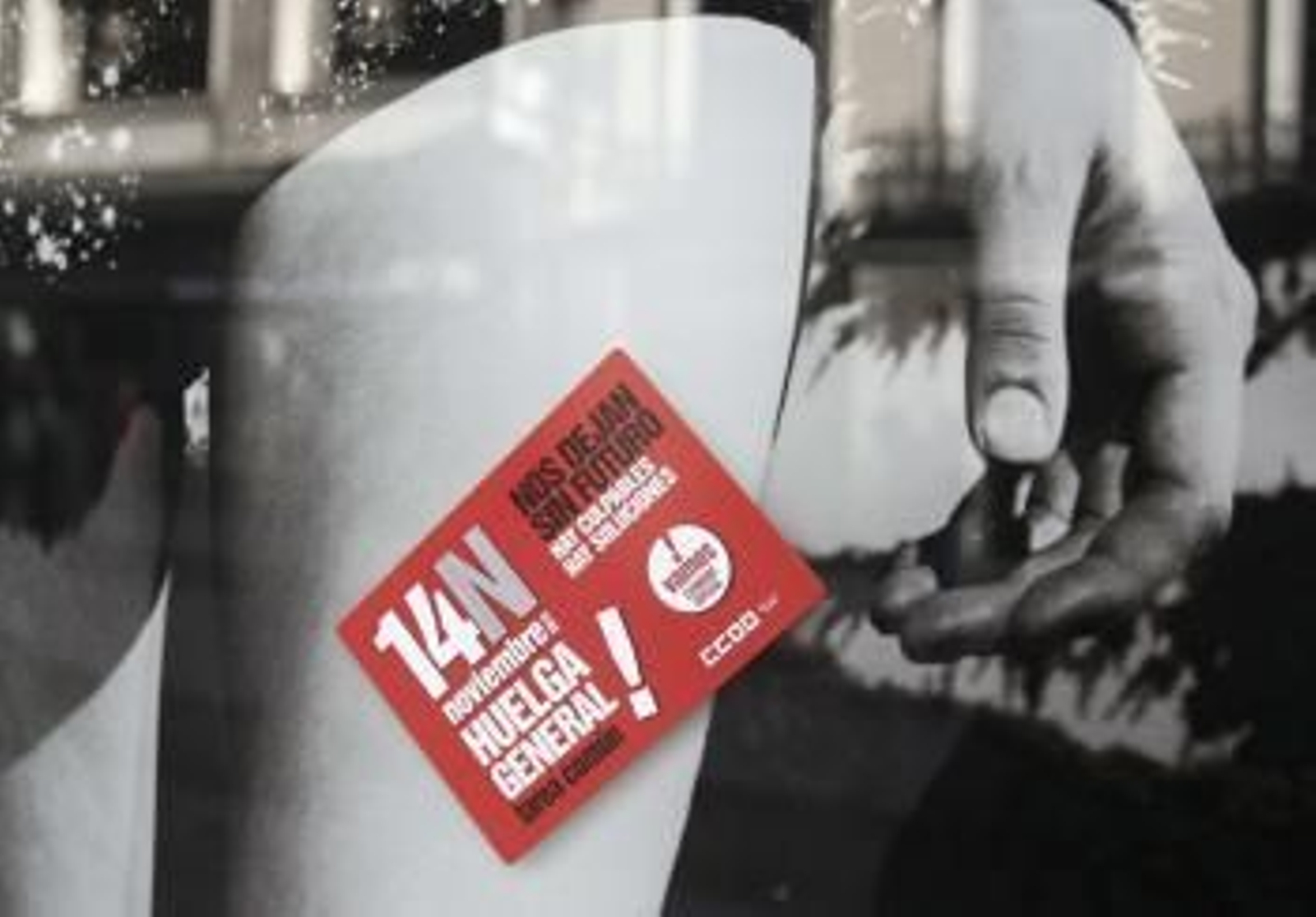 Los sindicatos CCOO, UGT y USO han destacado hoy que el seguimiento de la huelga general hasta ahora alcanza a algo más del 80 % de los trabajadores.