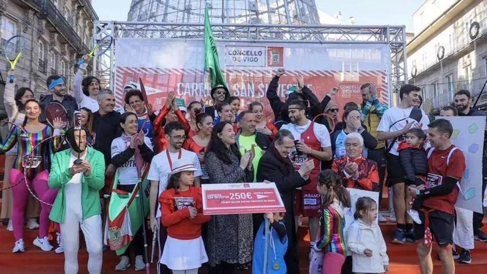 Galería | Vigo corre la San Silvestre 2024 entre multitud de disfraces