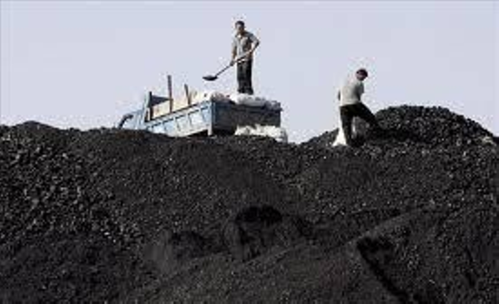 Un grupo de mineros trabajando.