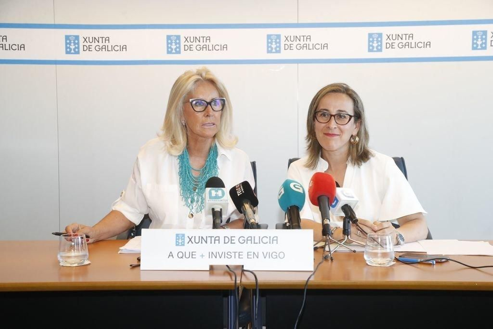 Corina Porro y Ethel Vázquez, ayer en la sede de la Xunta.