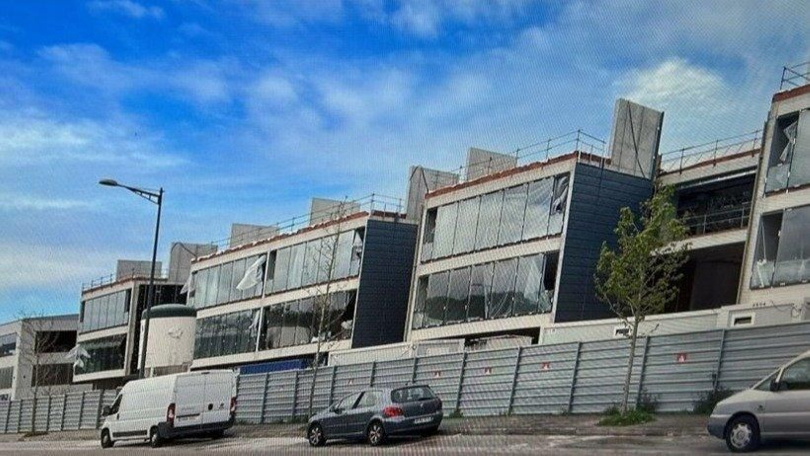 Las naves a medio terminar en Porto do Molle, el polígono de Zona Franca.