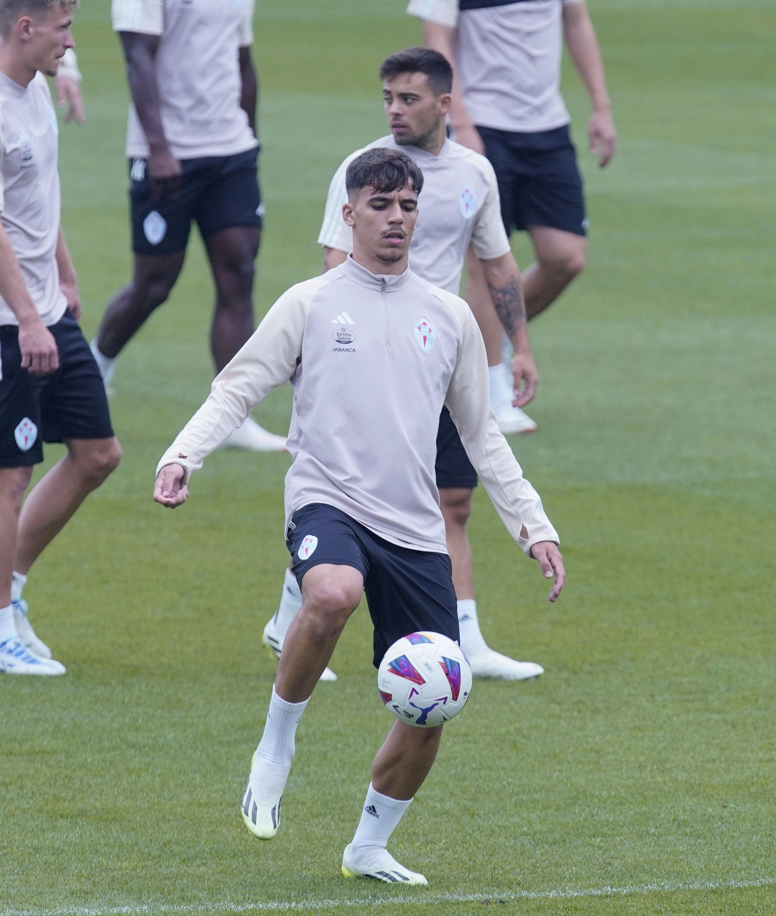 Gabri Veiga en el entrenamiento del Celta en Mos.