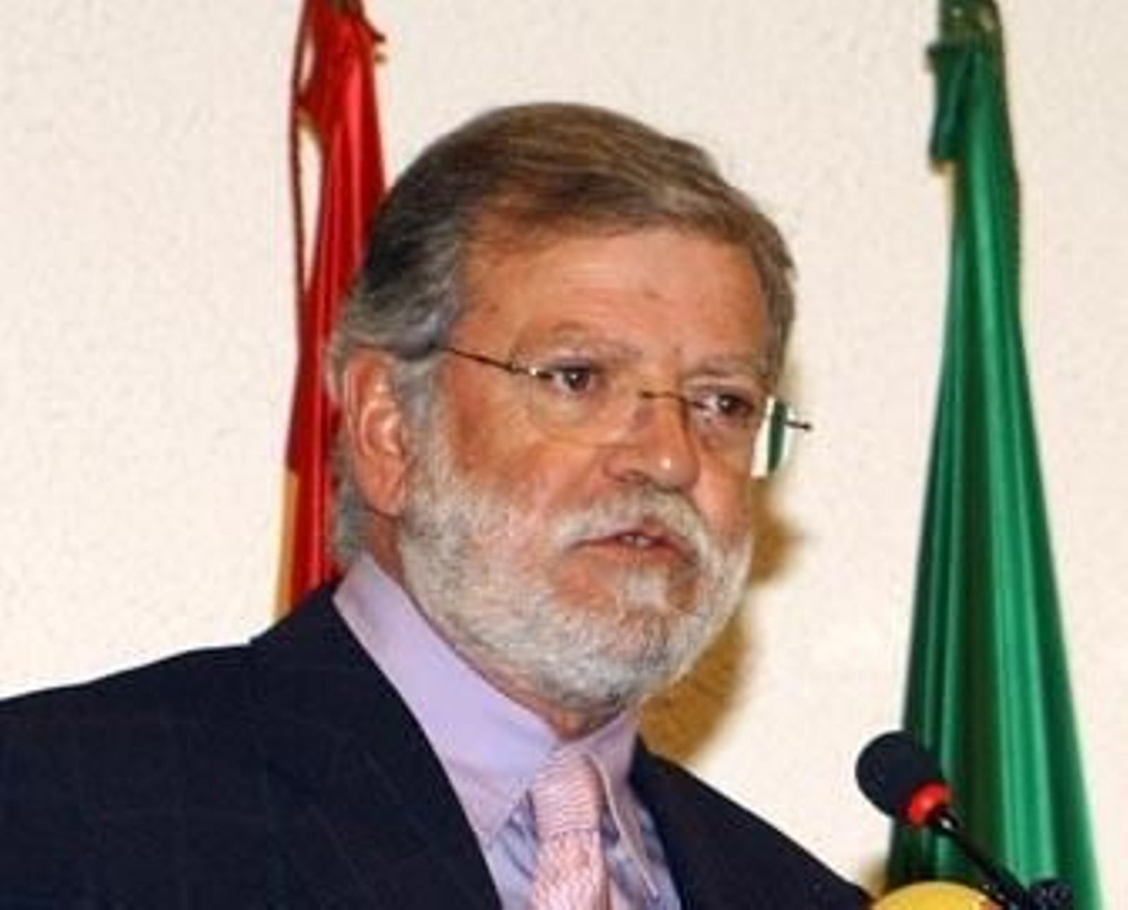 Los extremeños vuelven a elegir a Rodríguez Ibarra como 'acompañante perfecto' para tomarse unas cañas.