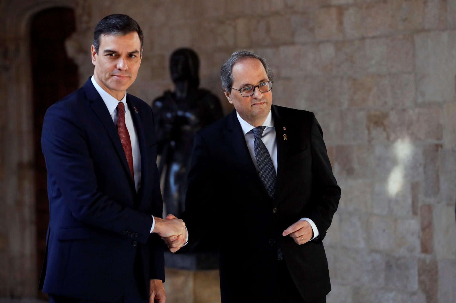 El presidente de la Generalitat, Quim Torra (dech) y presidente del Gobierno, Pedro Sánchez (izq)