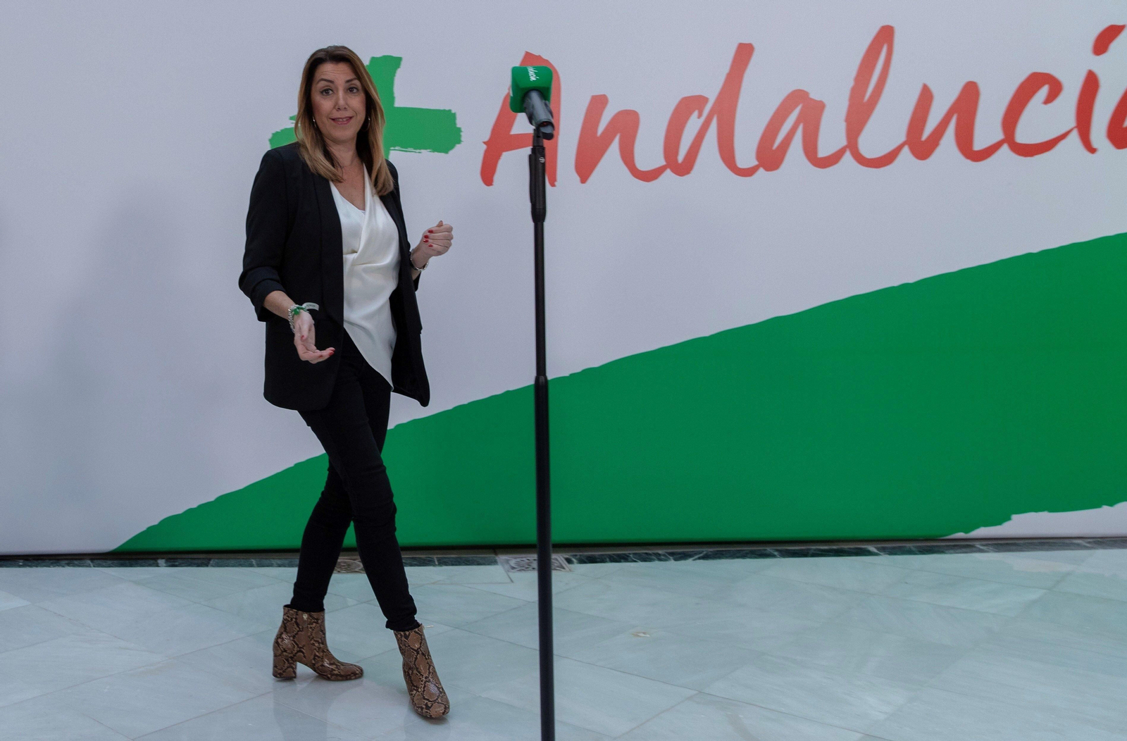Susana Díaz, al inicio de la comparecencia pública que ofreció en Sevilla.