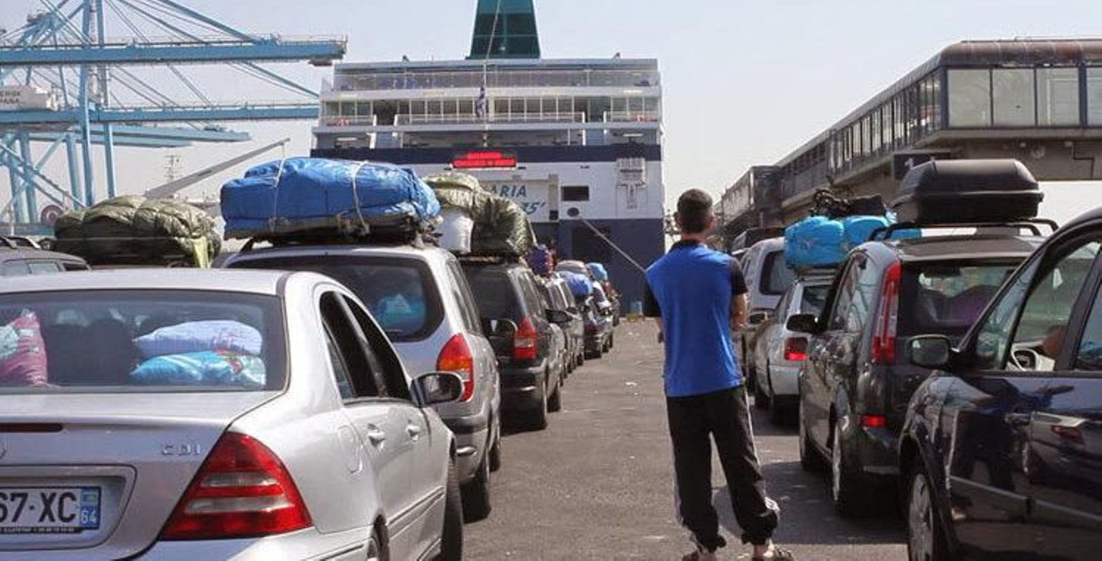 Largas colas de vehículos en Algeciras