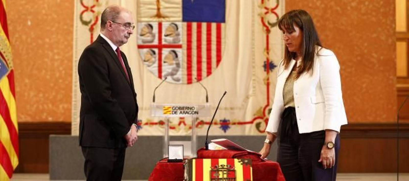 Sira Repollés toma posesión del cargo de consejera de Sanidad del Gobierno de Aragón