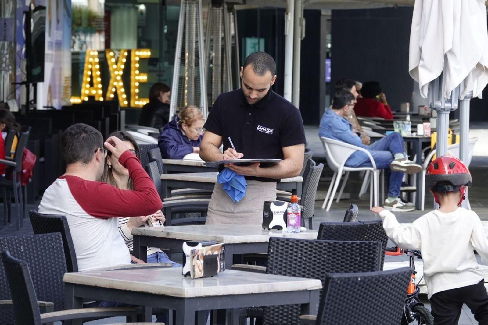 El paro cae en 1.572 personas en marzo en Galicia, hasta 129.011 desempleados.