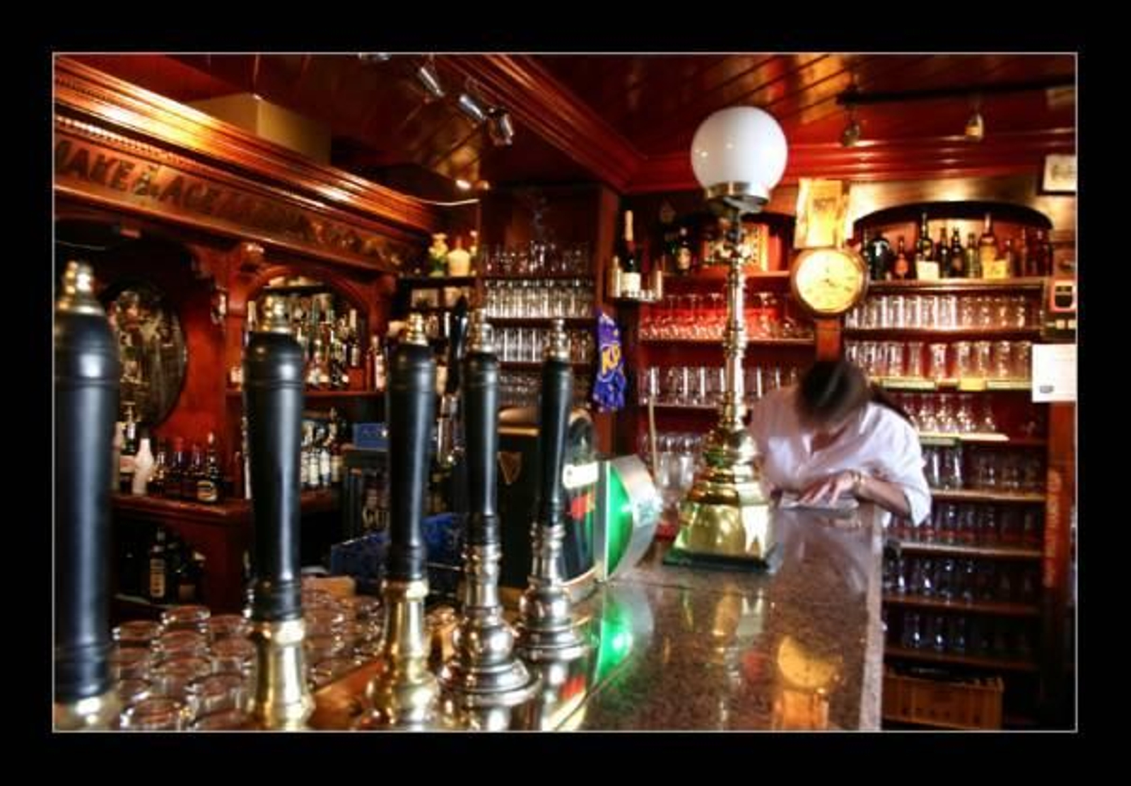 Interior de un pub. Foto Archivo.