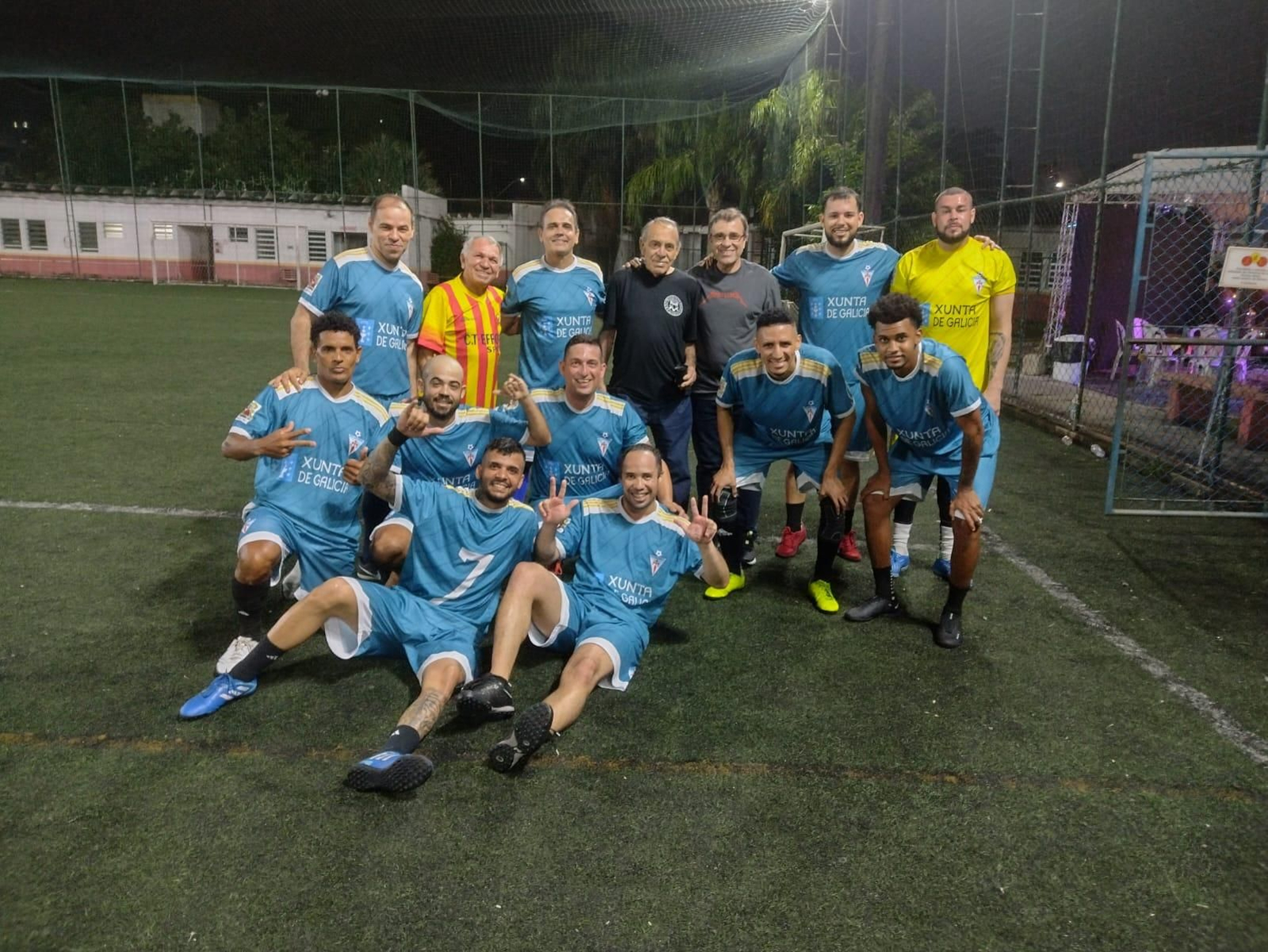 En la imagen el equipo ganador