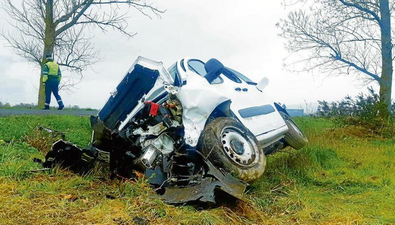 Estado del vehículo accidentado en Xinzo de Limia.