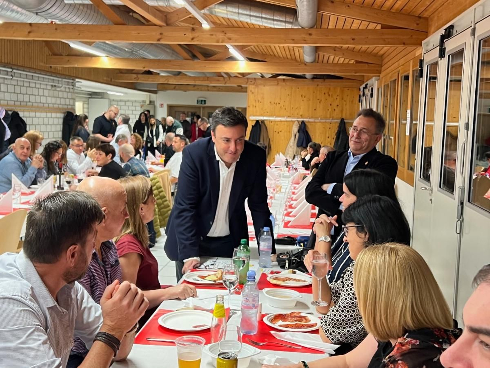 El presidente de la Deputación participó en el  55º aniversario del Centro Español de Lyss.