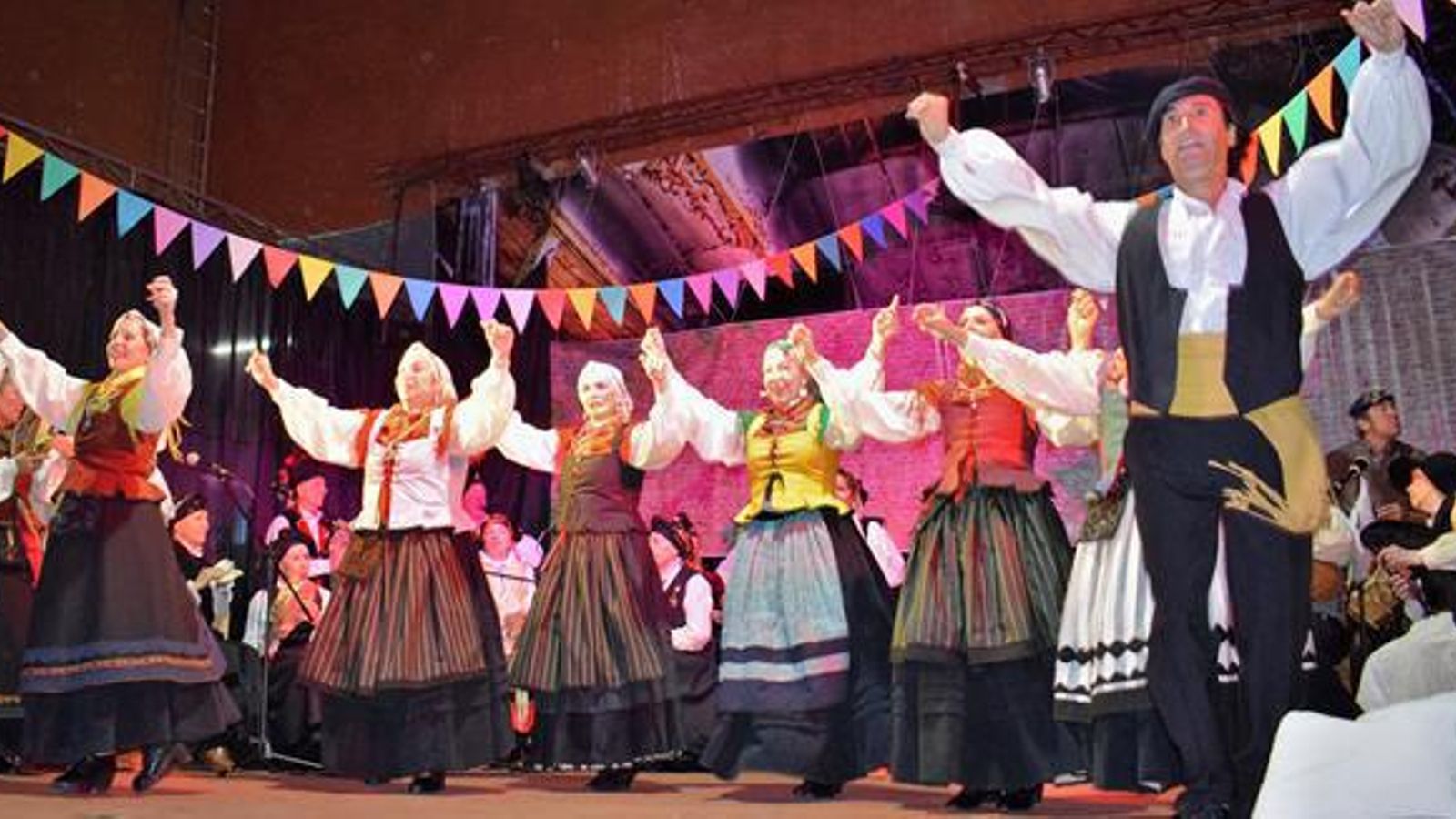 Folclore gallego en el Teatro Bambalinas