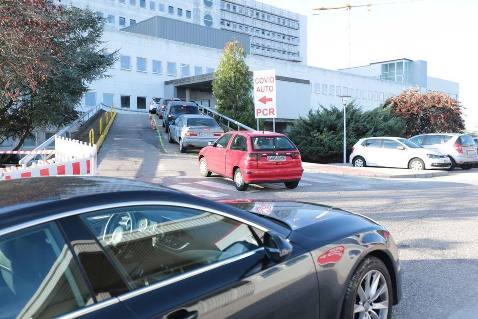 El Covid-Auto del Meixoeiro tomó las muestras de vecinos de Lavadores este fin de semana.