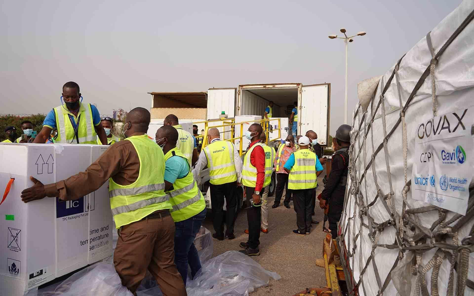 Archivo. Donación de vacunas del sistema COVAX en el Kotoka International Airport en Accra, Ghana. EFE/EPA/Kofi Acquah / UNICEF
