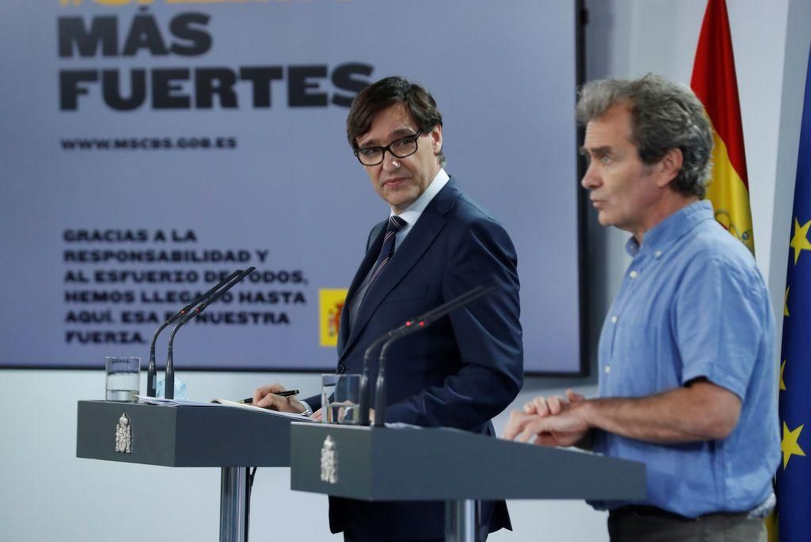 El ministro Salvador Illa y Fernando Simón, en rueda de prensa.
