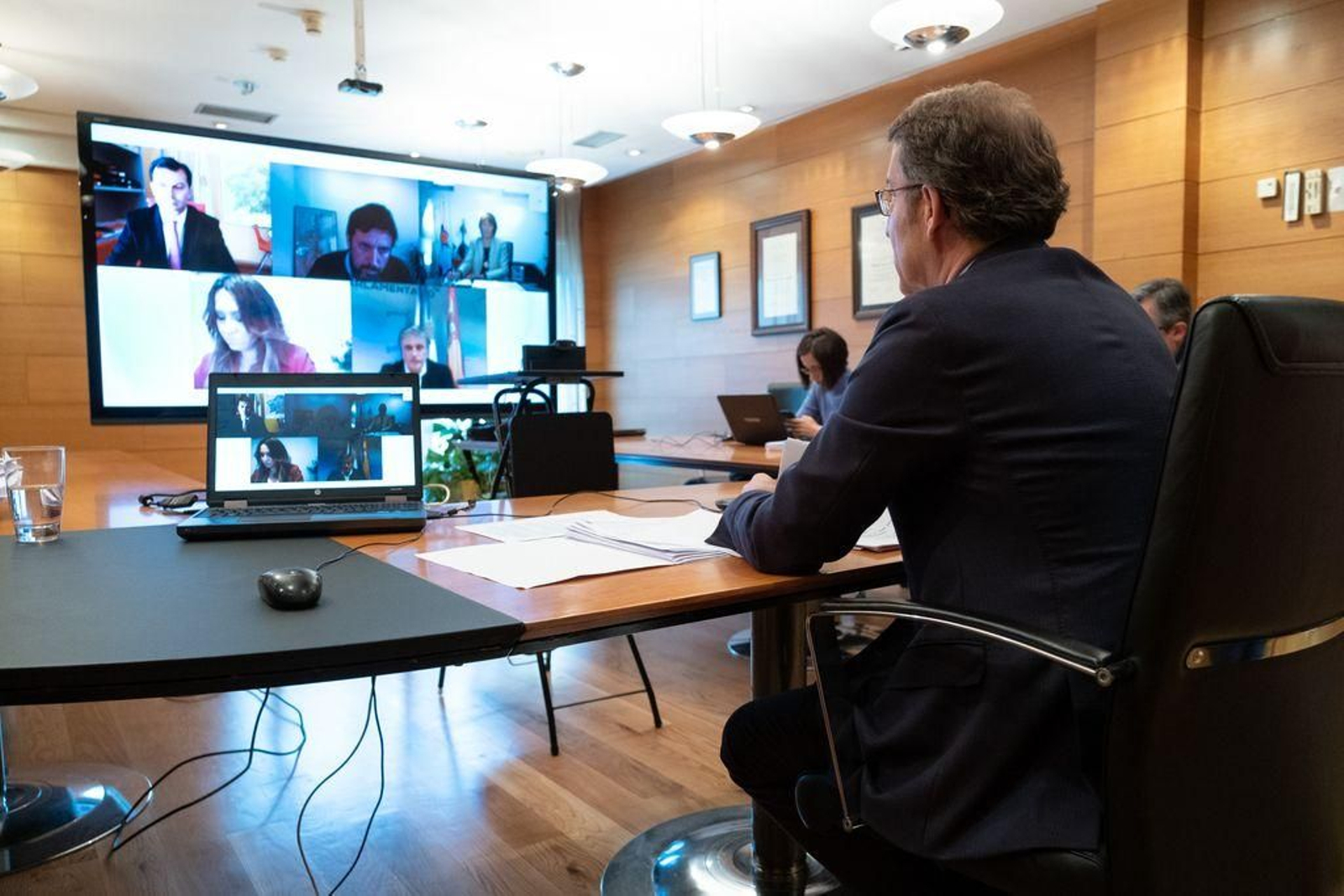 Núñez Feijóo, durante la videoconferencia que mantuvo con los líderes de la oposición gallega.