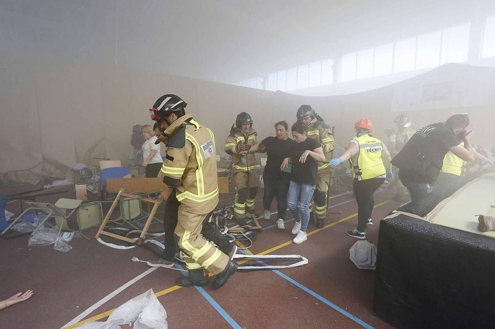 El simulacro organizado ayer en el IES Ricardo Mella.