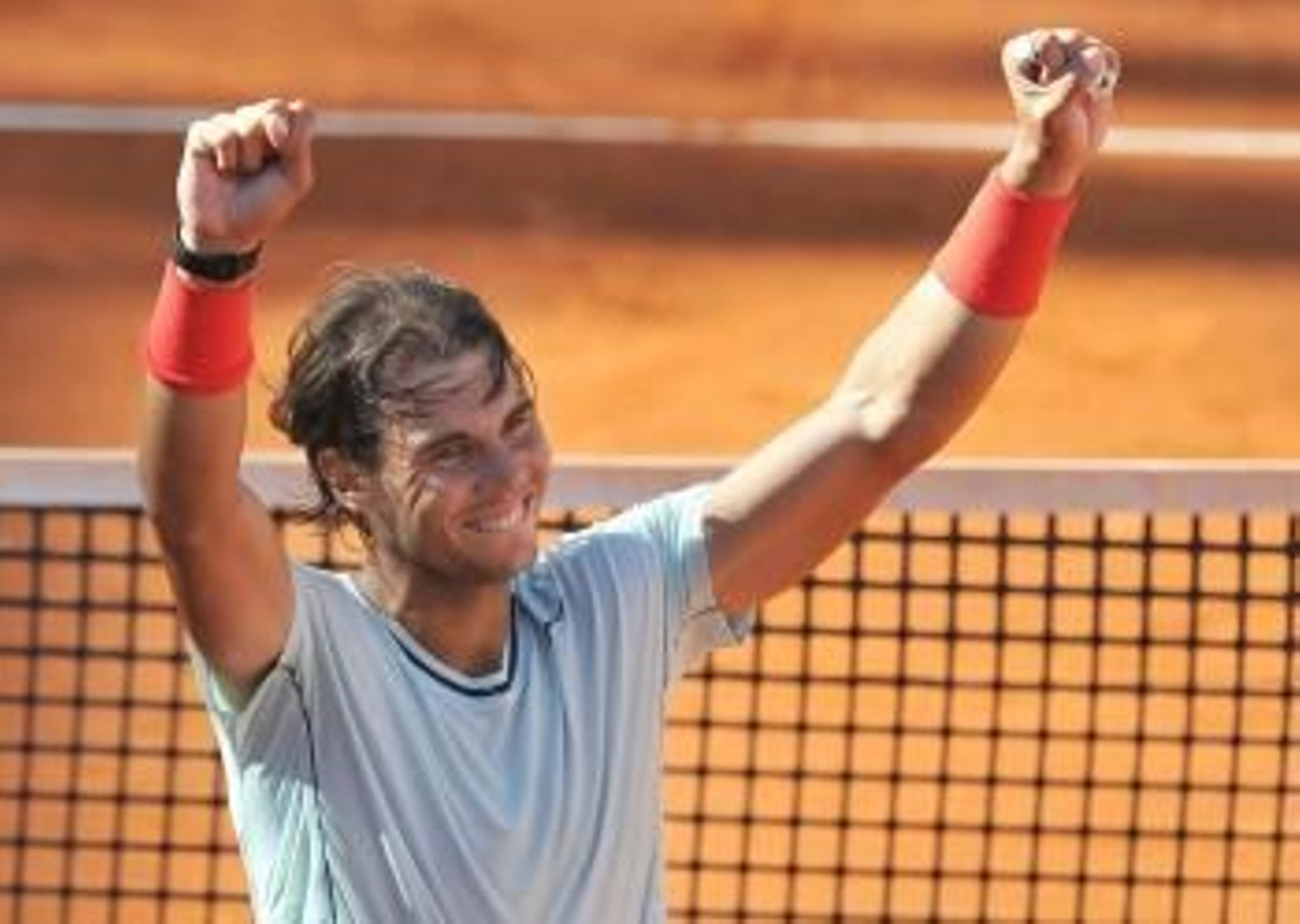 Rafael Nadal celebra su contundente victoria sobre Roger Federer en la final del Masters de Roma.