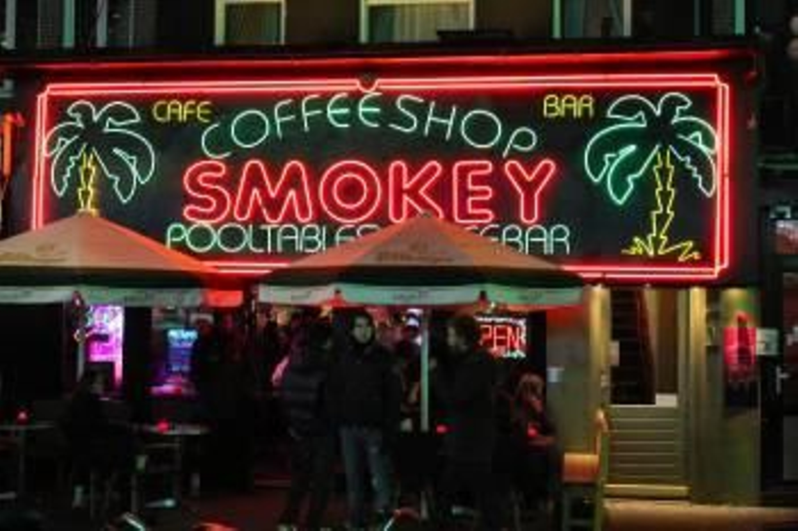 Cartel luminoso colocado a la entrada de uno de los centros situados en la ciudad holandesa. (Foto: ARCHIVO)