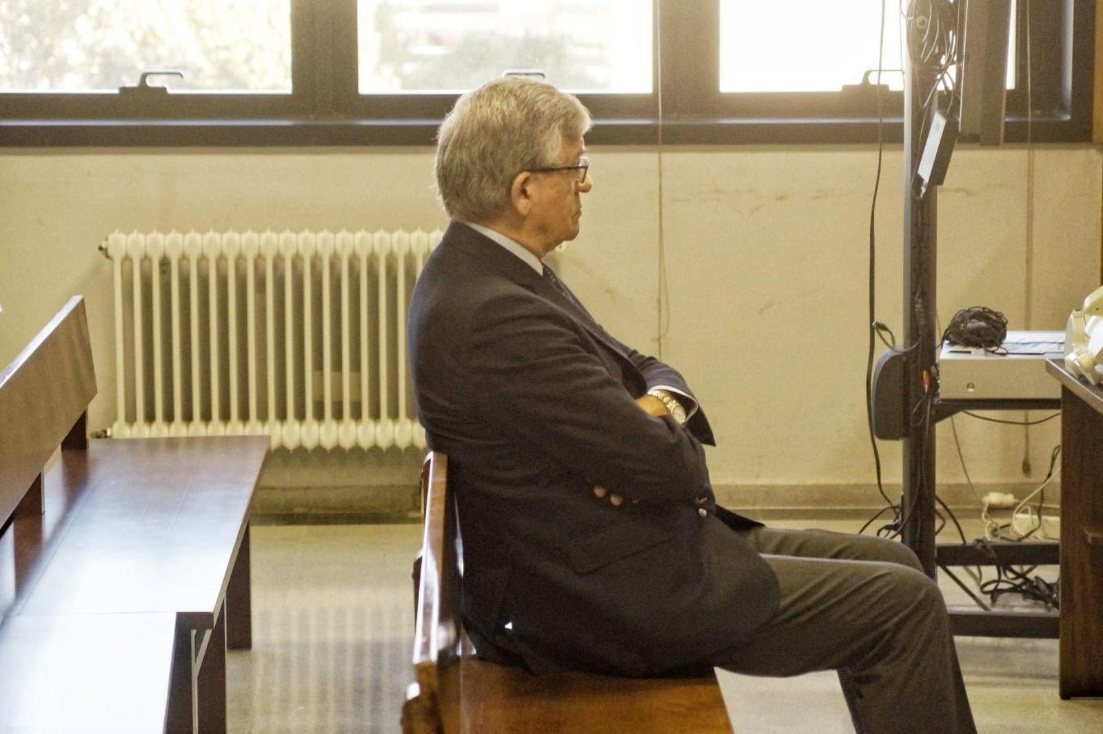 Manuel Pérez ex alcalde de Vigo en la sala del juzgado // Archivo