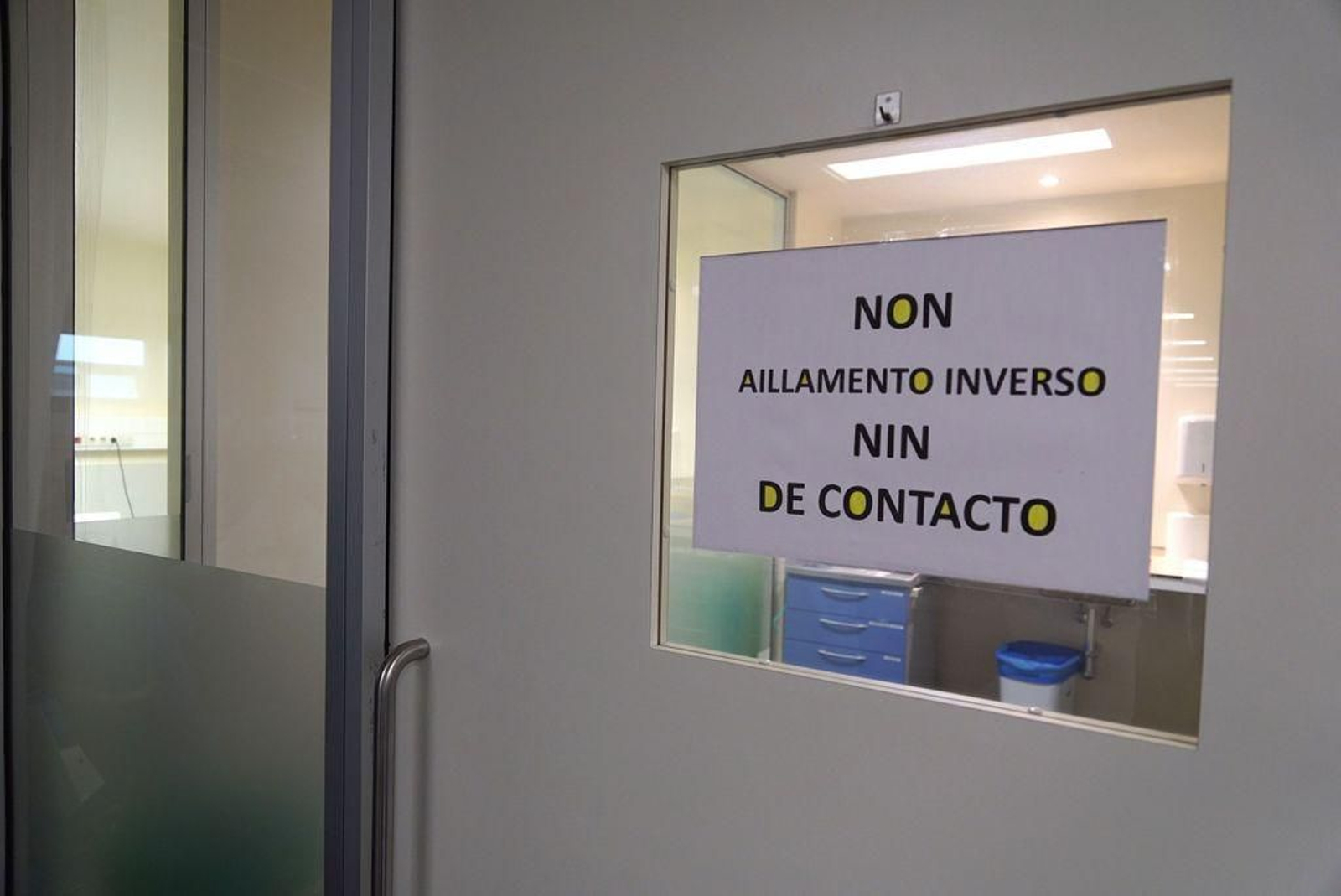 Uno de los boxes de aislamiento de Urgencias.