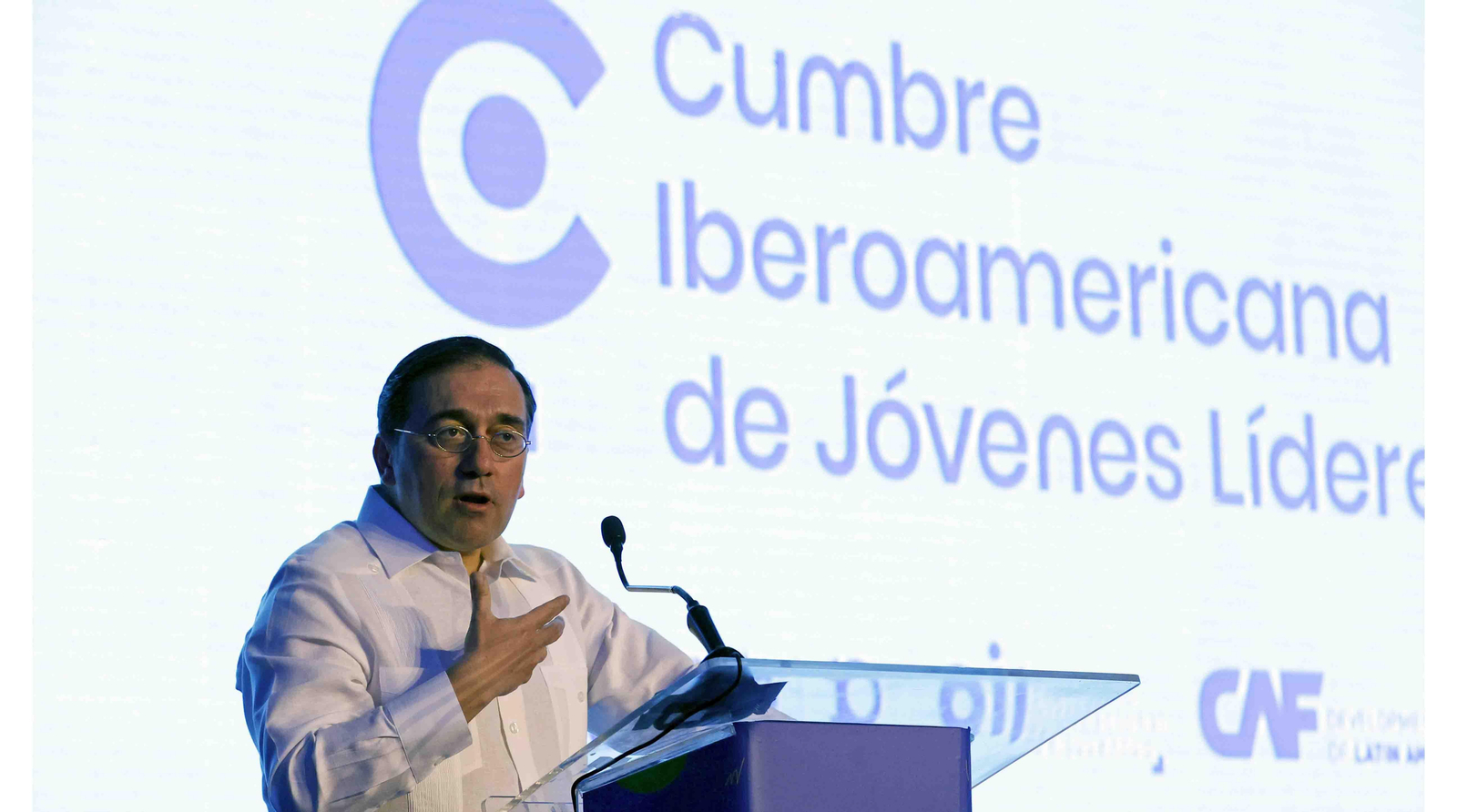 El ministro de Exteriores del Gobierno de España, José Manuel Albares, pronunciando un discurso durante un encuentro de jóvenes en la XXVIII Cumbre Iberoamericana, en Santo Domingo (República Dominicana). EFE/ Mauricio Dueñas Castañeda