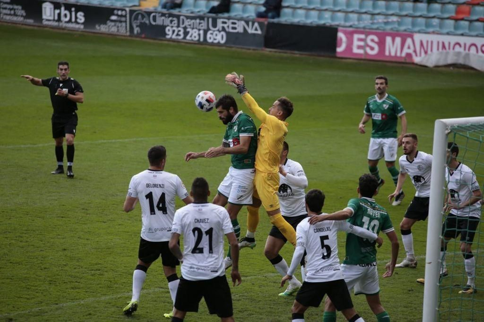 El Coruxo perdió ayer ante el Salamanca y cae a la última posición de su grupo en Segunda B.