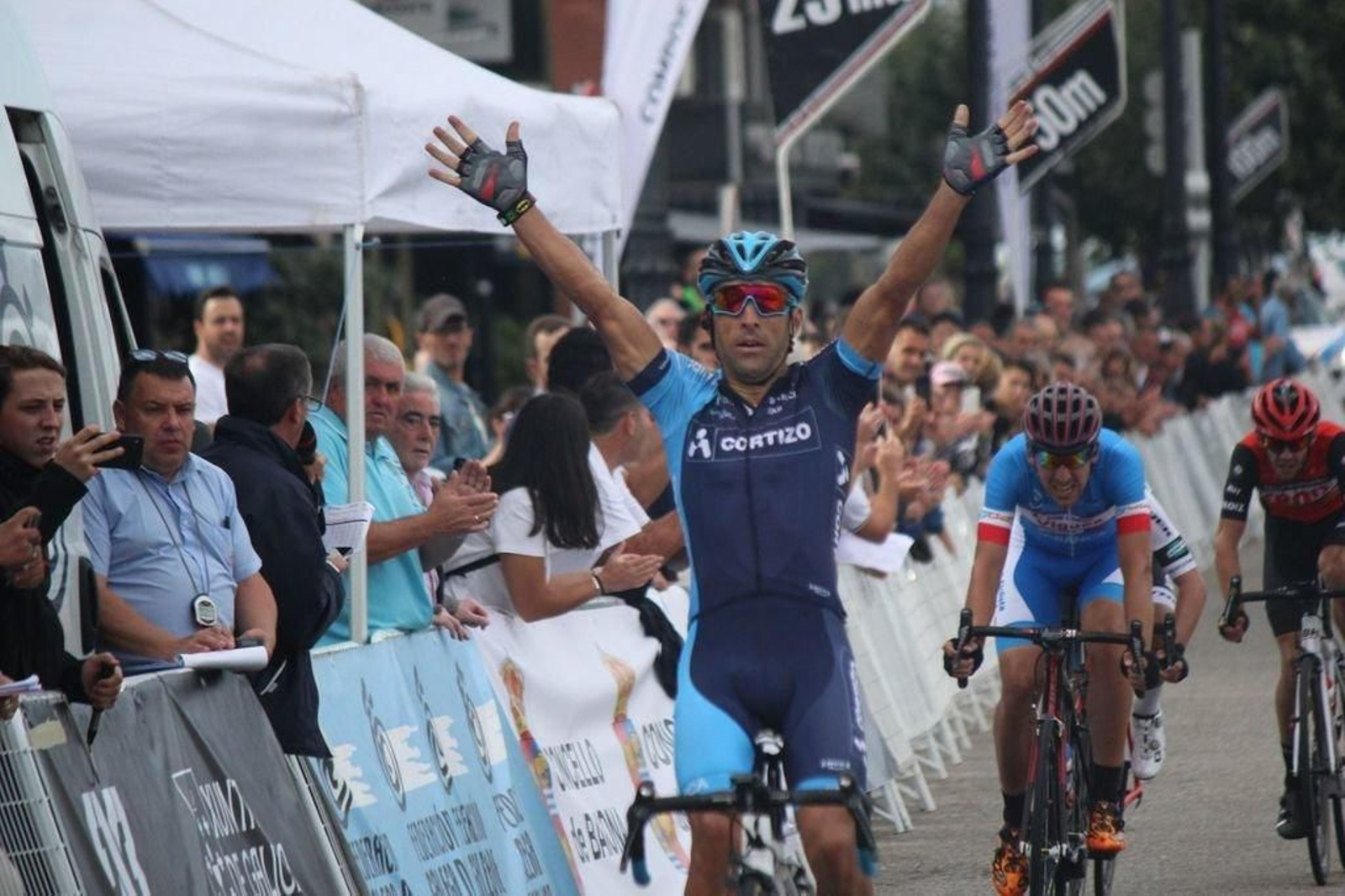 Montenegro superou con claridade ó porriñés Jacobo Ucha na meta de Baiona.