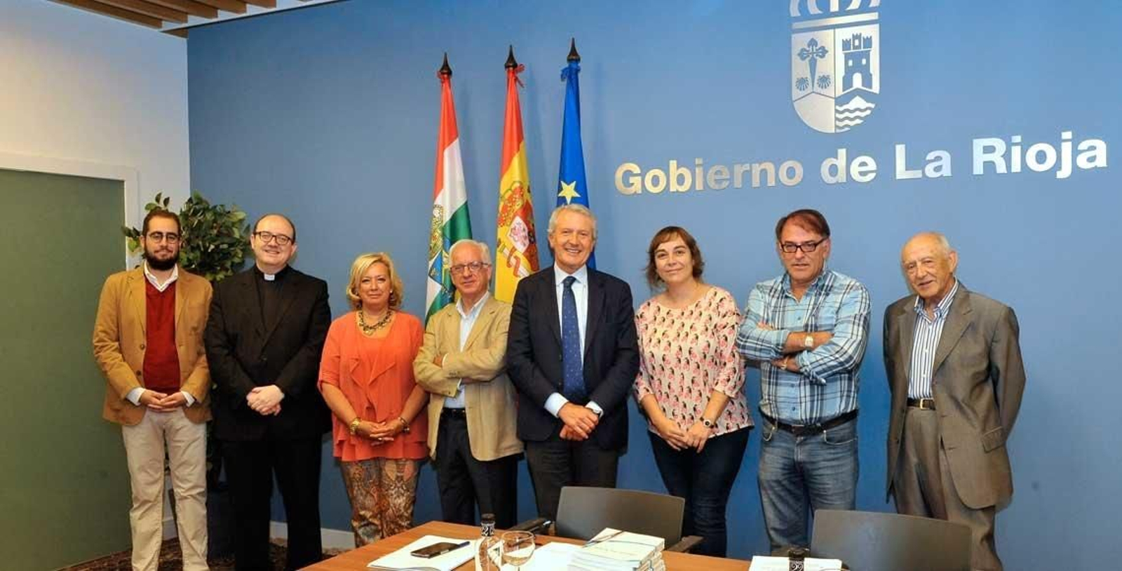 El consejero de Presidencia y Justicia, Emilio del Río, presidió la reunión del Consejo Asesor del Centro de la Emigración Riojana.