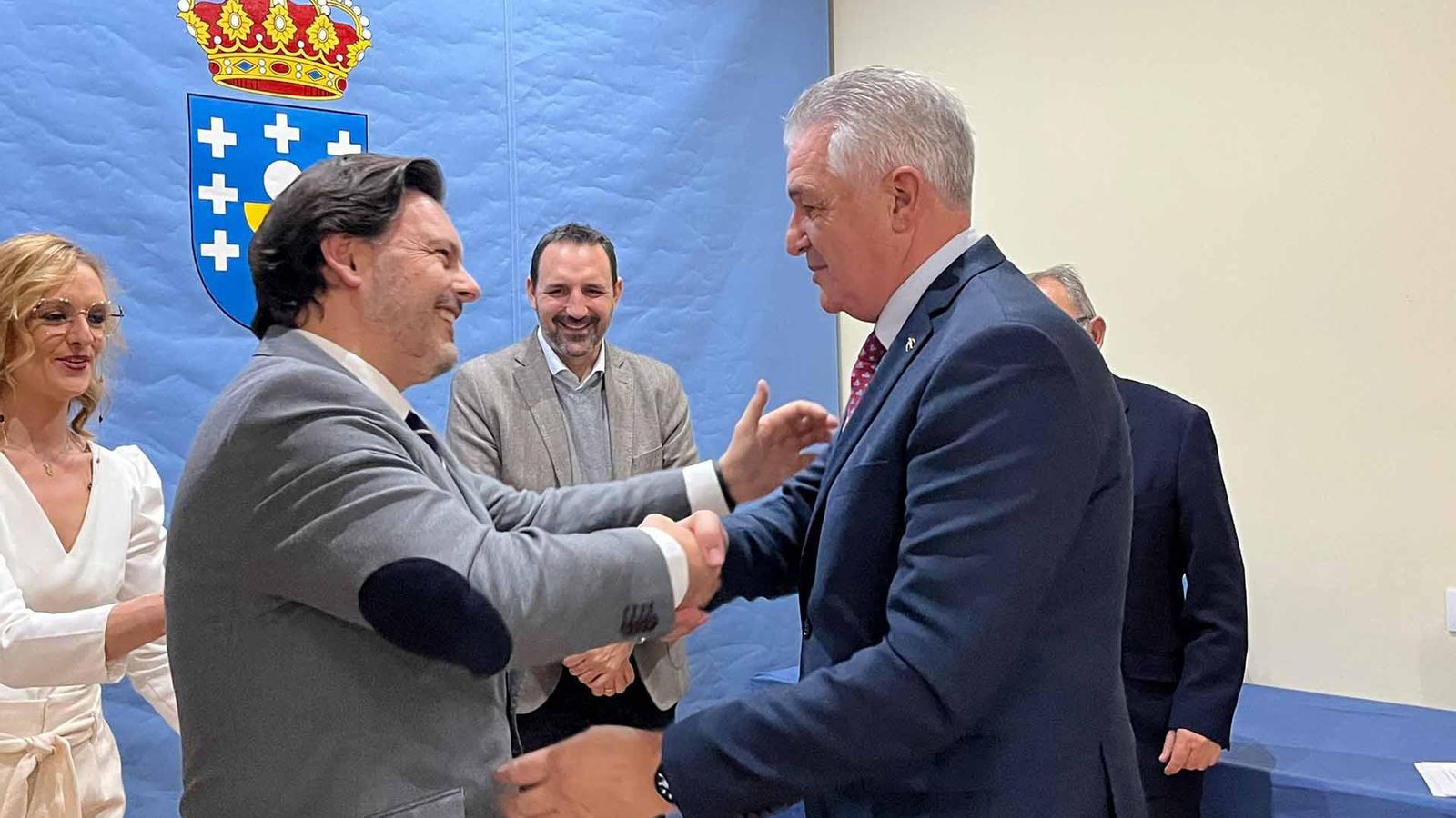 Antonio Rodríguez Miranda con el teniente general José Rodríguez García, Anduriña de Oro del Lar Gallego de Sevilla