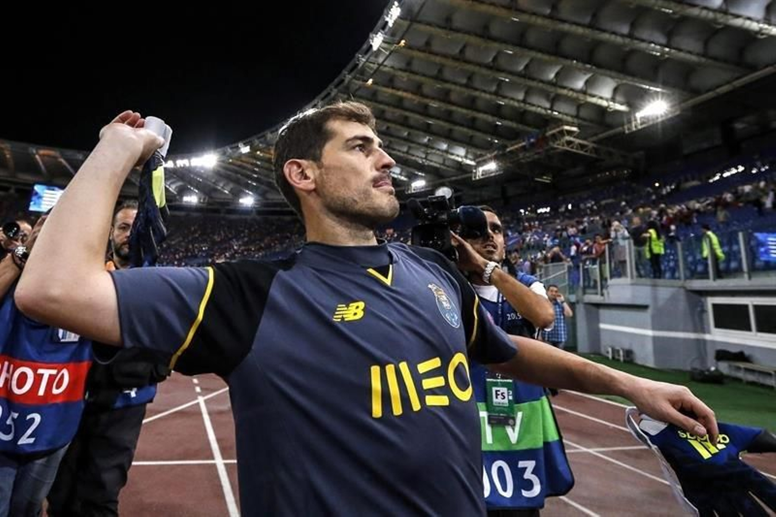 Iker Casillas de Porto celebra tras las acciones ante Roma
