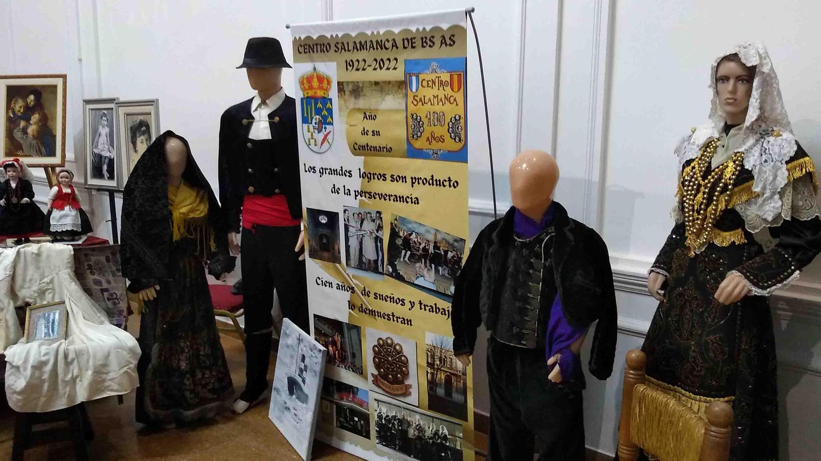 Equipajes, vestimenta y fotografías antigua en el Centro Salamanca