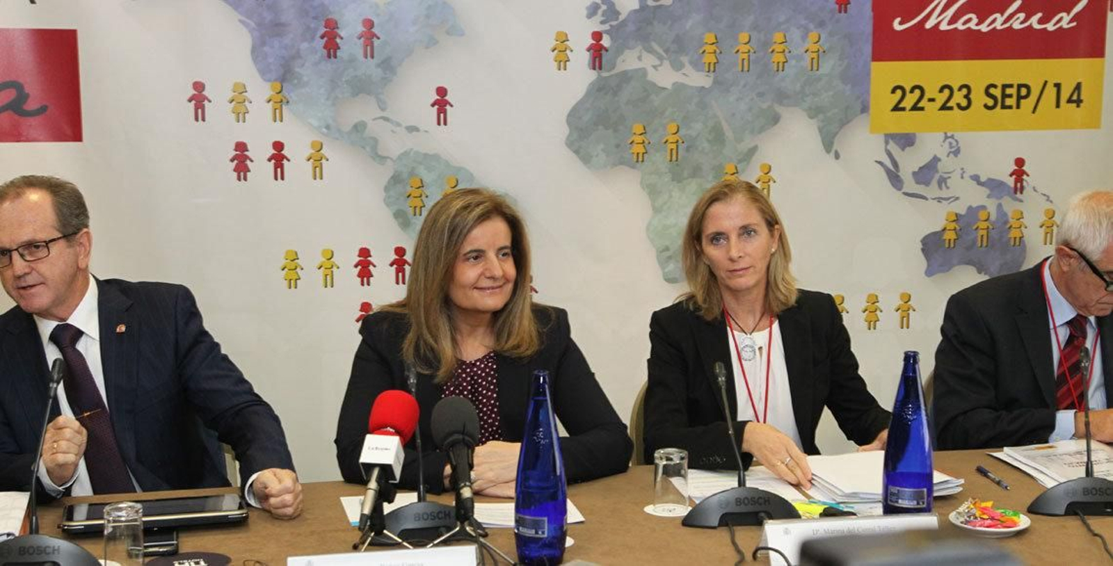 La ministra Fátima Báñez durante su presencia en el último pleno del Consejo General de la Ciudadanía Española en el Exterior.